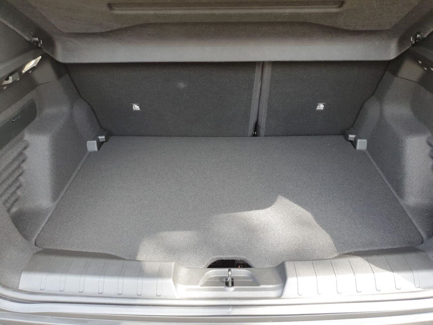 Fahrzeugabbildung Jeep Avenger Summit Pano Leder Infotainment Paket