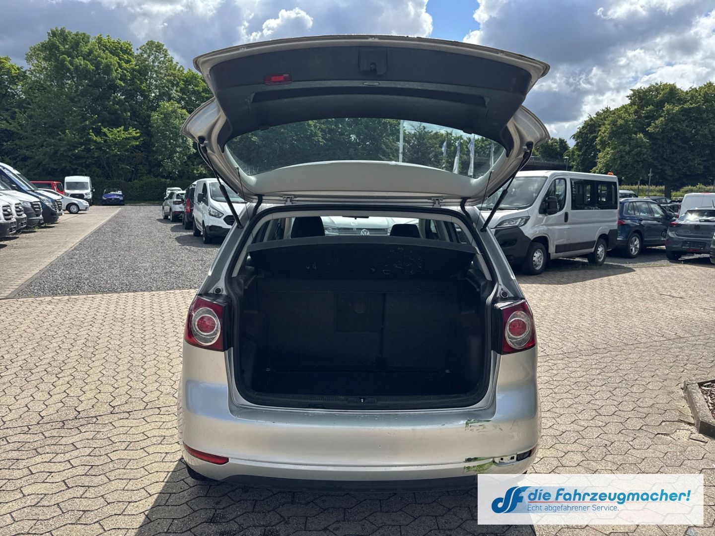 Fahrzeugabbildung Volkswagen Golf Plus VI Trendline Dyn. Kurvenlicht *EXPORT