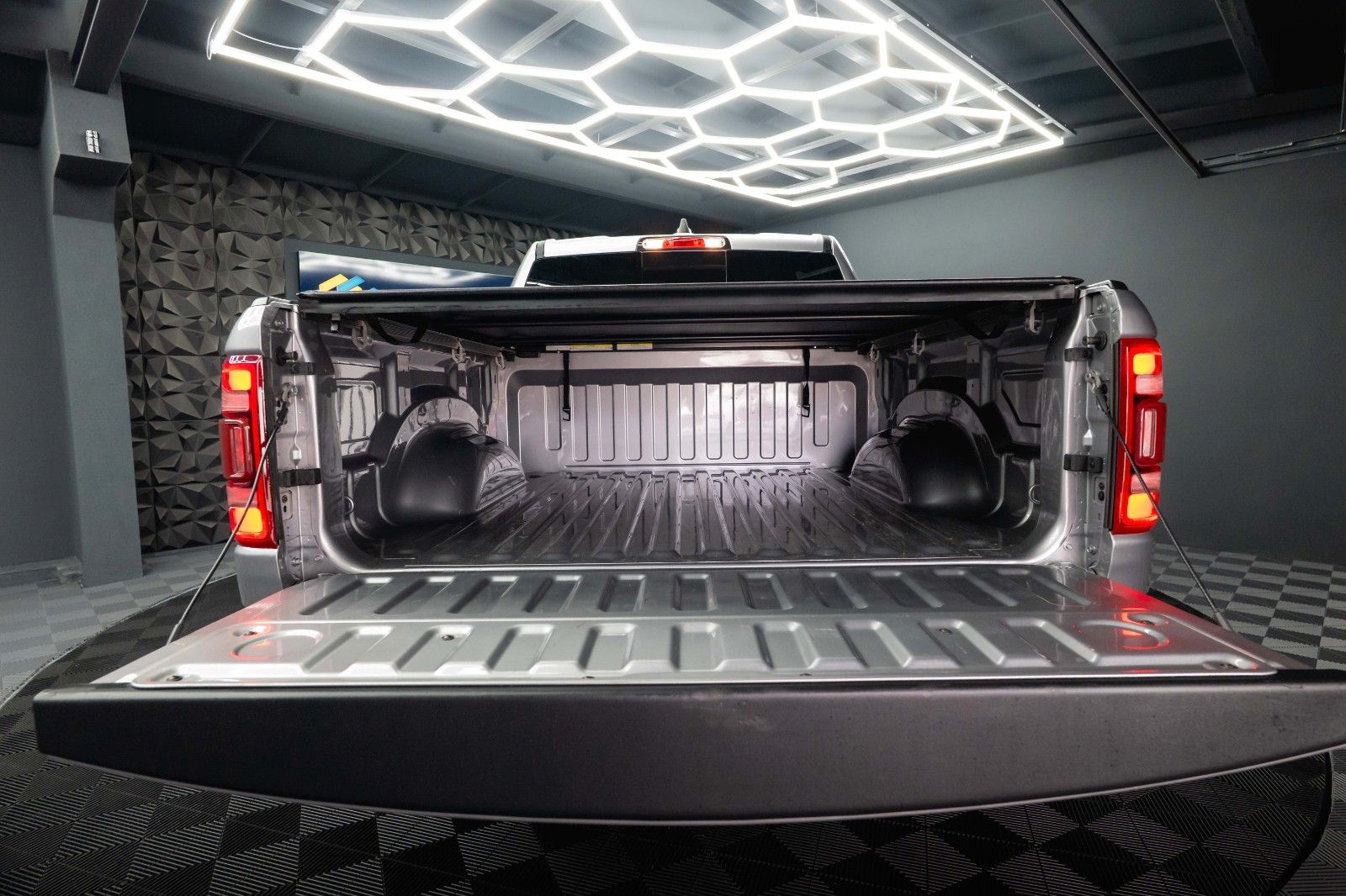 Fahrzeugabbildung Dodge RAM 5.7 V8 HEMI 4x4 LARAMIE LPG Offroad Bodylift