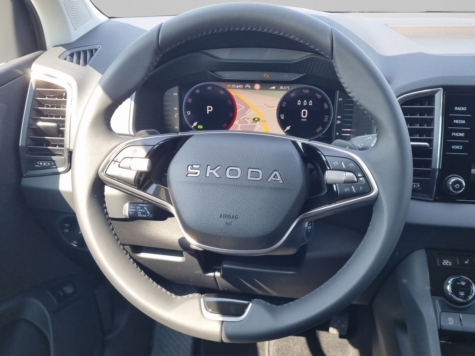 Fahrzeugabbildung SKODA Karoq Balance 2,0 TDI AHK Info 18" Fahrassi+