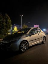 Peugeot 207 TÜV bis 10/26 - Peugeot 207 Gebrauchtwagen in Nürnberg