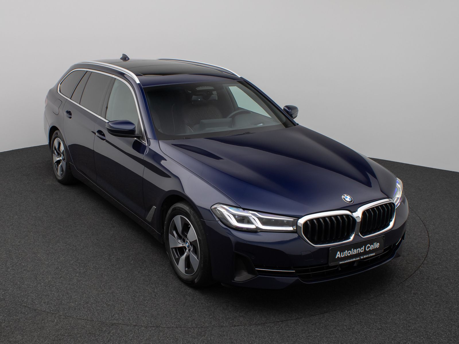 Fahrzeugabbildung BMW 520d xD Panorama Massage HUD H/K Individual-Voll