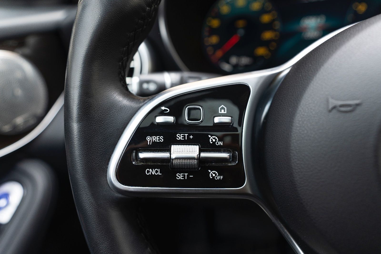 Fahrzeugabbildung Mercedes-Benz GLC 300 4Matic 360° LED TOTW PANO