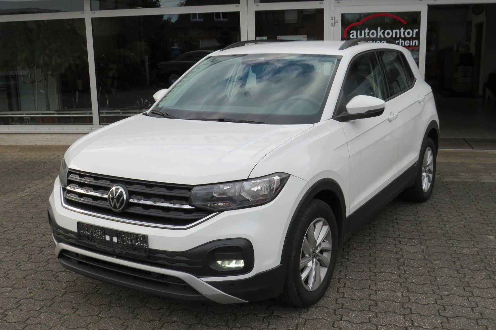Fahrzeugabbildung Volkswagen T-Cross Life DSG PDC TELVOR SITZH. 1H.