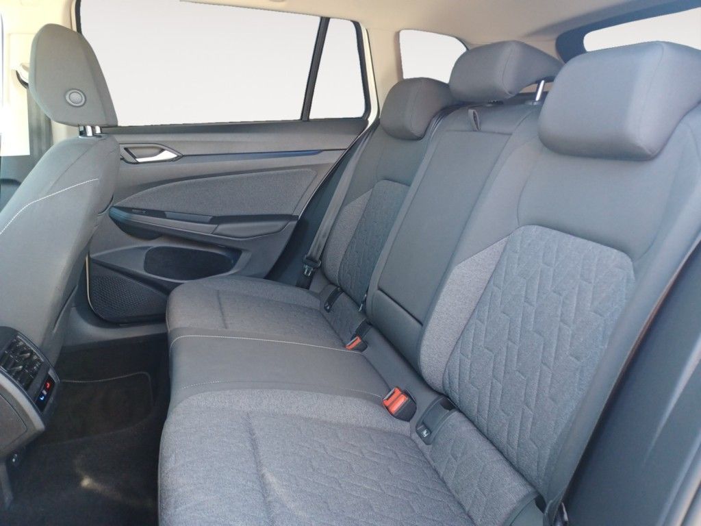 Fahrzeugabbildung Volkswagen Golf Variant 2.0 TDI SCR Life Navi, AHZV, ACC