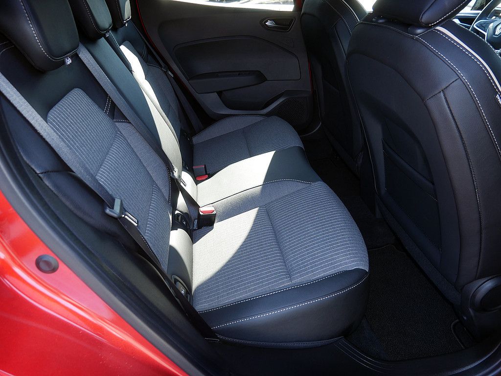 Fahrzeugabbildung Renault Clio Techno TCe 90 KLIMA PDC SHZ KAMERA NAVI LED