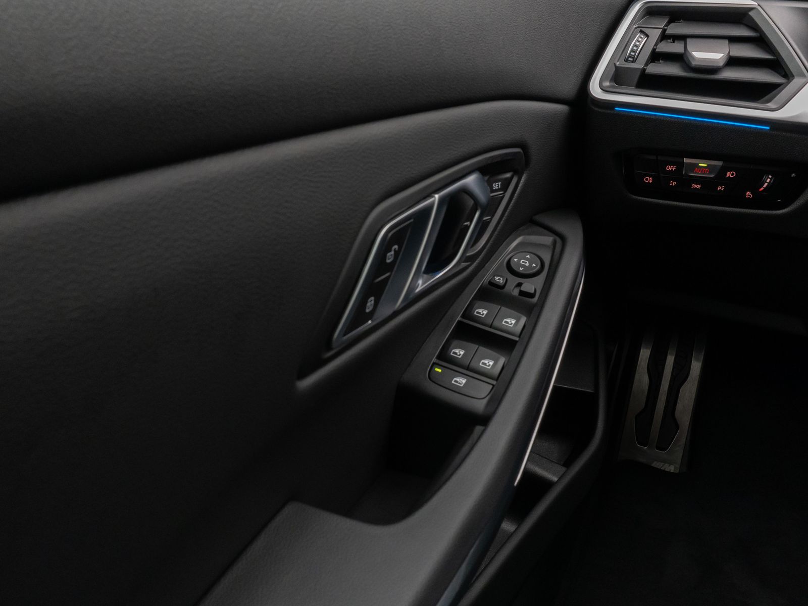 Fahrzeugabbildung BMW 330e M Sport Kamera DAB HiFi Stop&Go Komfort 19"