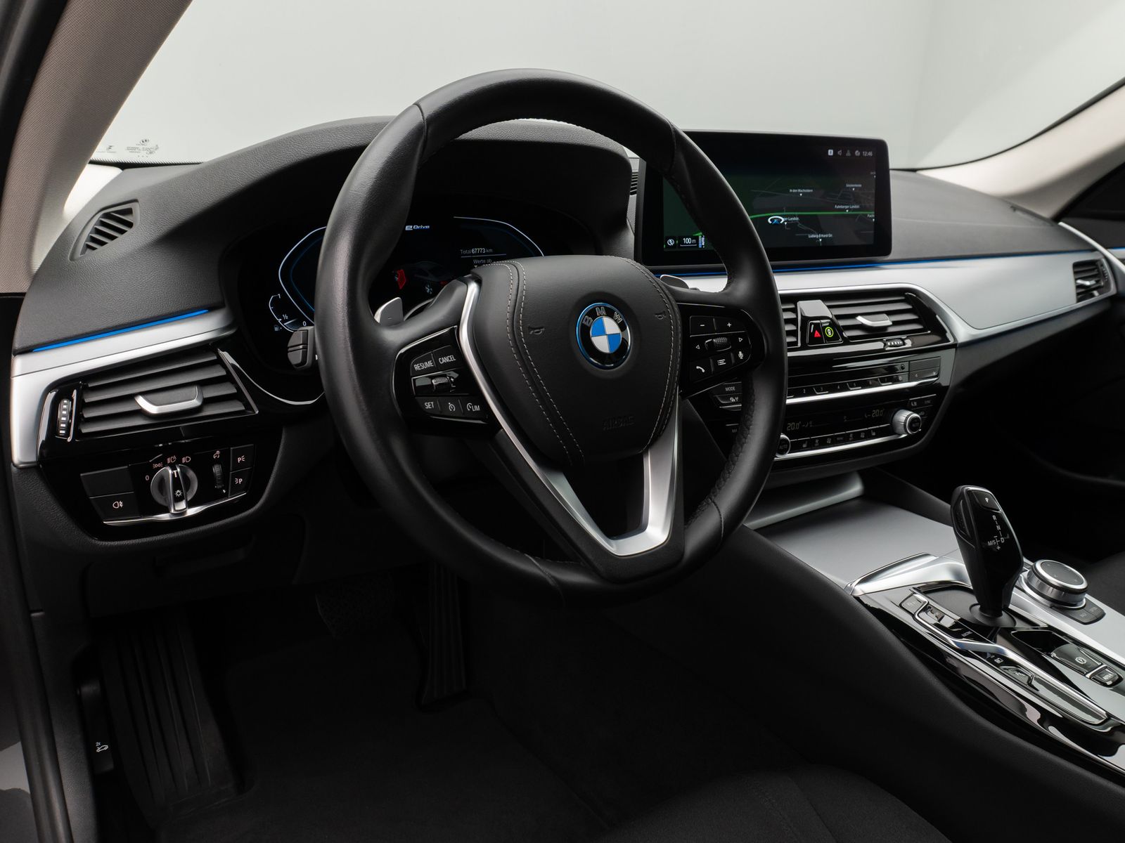 Fahrzeugabbildung BMW 530e HUD DAB HiFi CockPitPro PDC Komfort Alarm