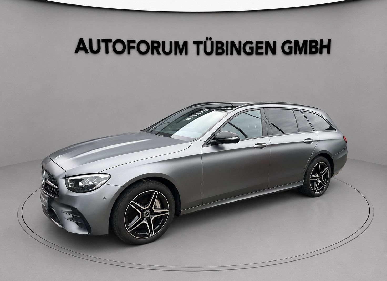 Fahrzeugabbildung Mercedes-Benz E 300 de 4MATIC T AMG-LINE*PANO*AHK*MAGNO
