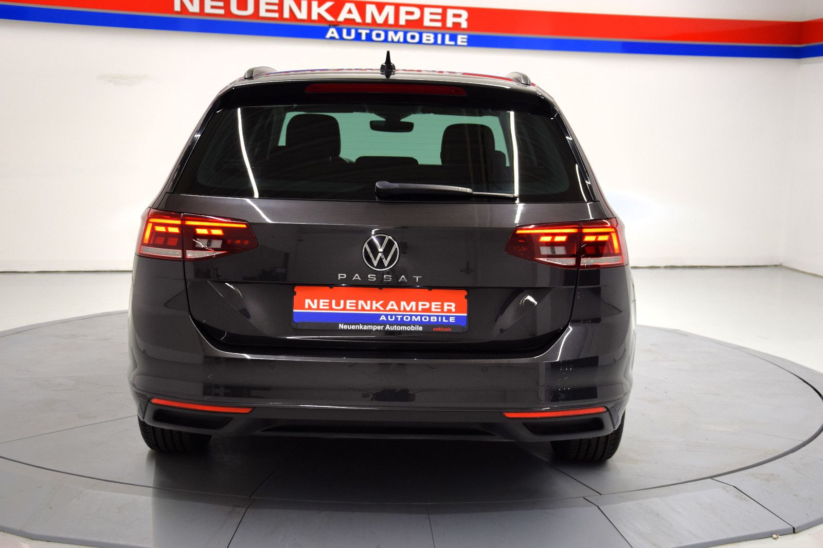 Fahrzeugabbildung Volkswagen Passat Variant Business LED Leder Massage ACC