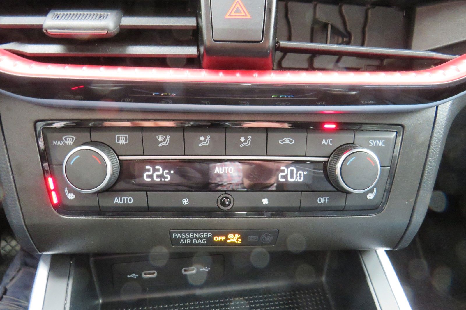 Fahrzeugabbildung SEAT Arona FR DSG NAVI SITZH. KAMERA ACC ASSISTENT-PA