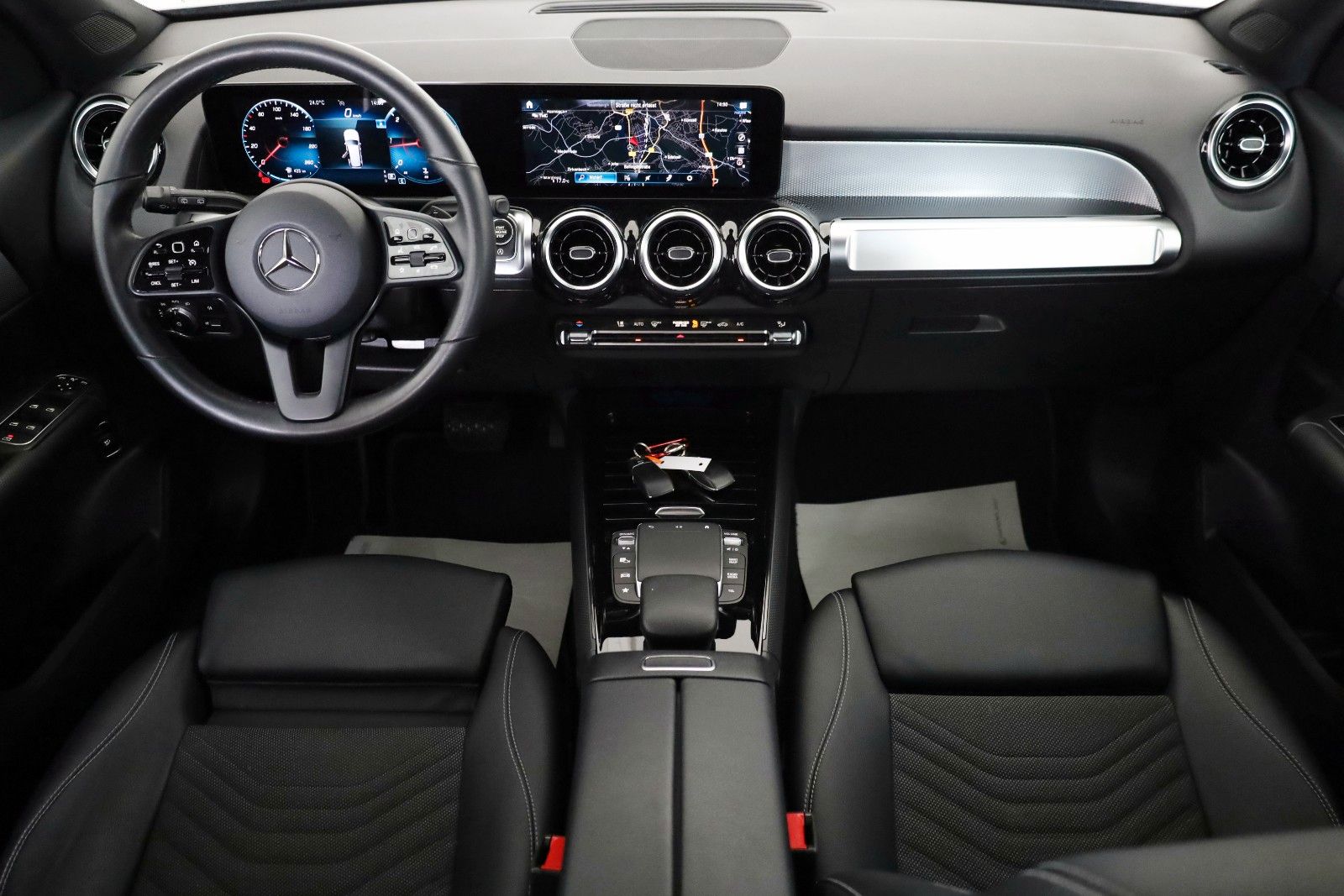 Fahrzeugabbildung Mercedes-Benz GLB 200d Style, T.Leder,Navi,LED,SH,Kamera,AHK
