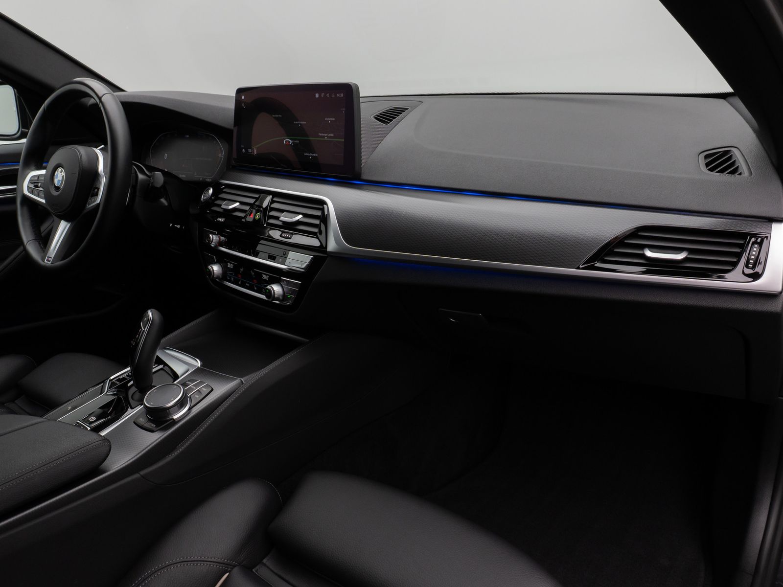 Fahrzeugabbildung BMW 520d xD M Sport Laser Kamera HUD DAB HiFi 19Zoll