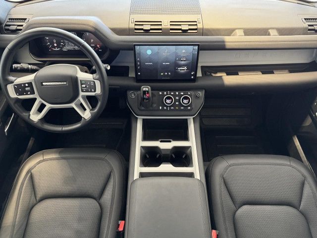 LAND-ROVER Defender 2024