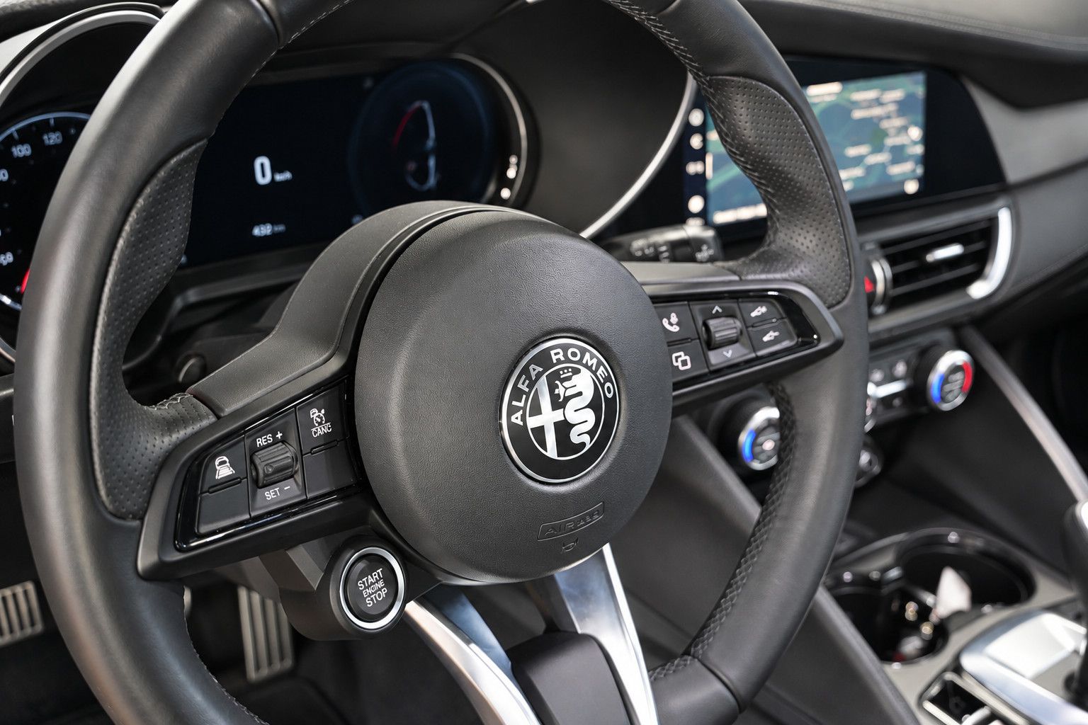 Fahrzeugabbildung Alfa Romeo Giulia Ti Q4/MEMORY/ACC/NAVI/KAMERA/LEDER/