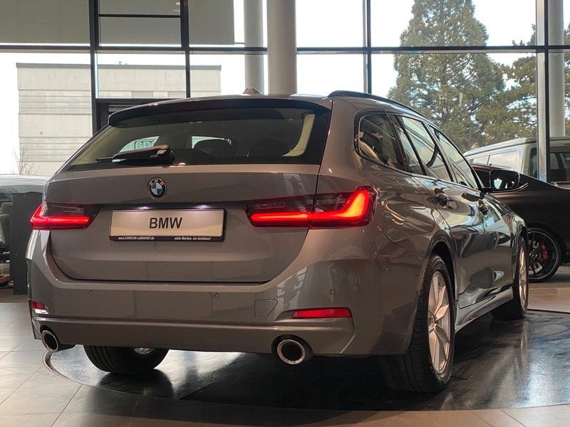 BMW 320d Touring xDrive Curved DrivingA. DAB Shz LED foto 3