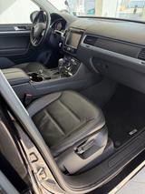 Volkswagen Touareg V6 3.0 TDI BMT 22" AHK LEDER BI-XENON - Volkswagen Touareg aus 2011: V6