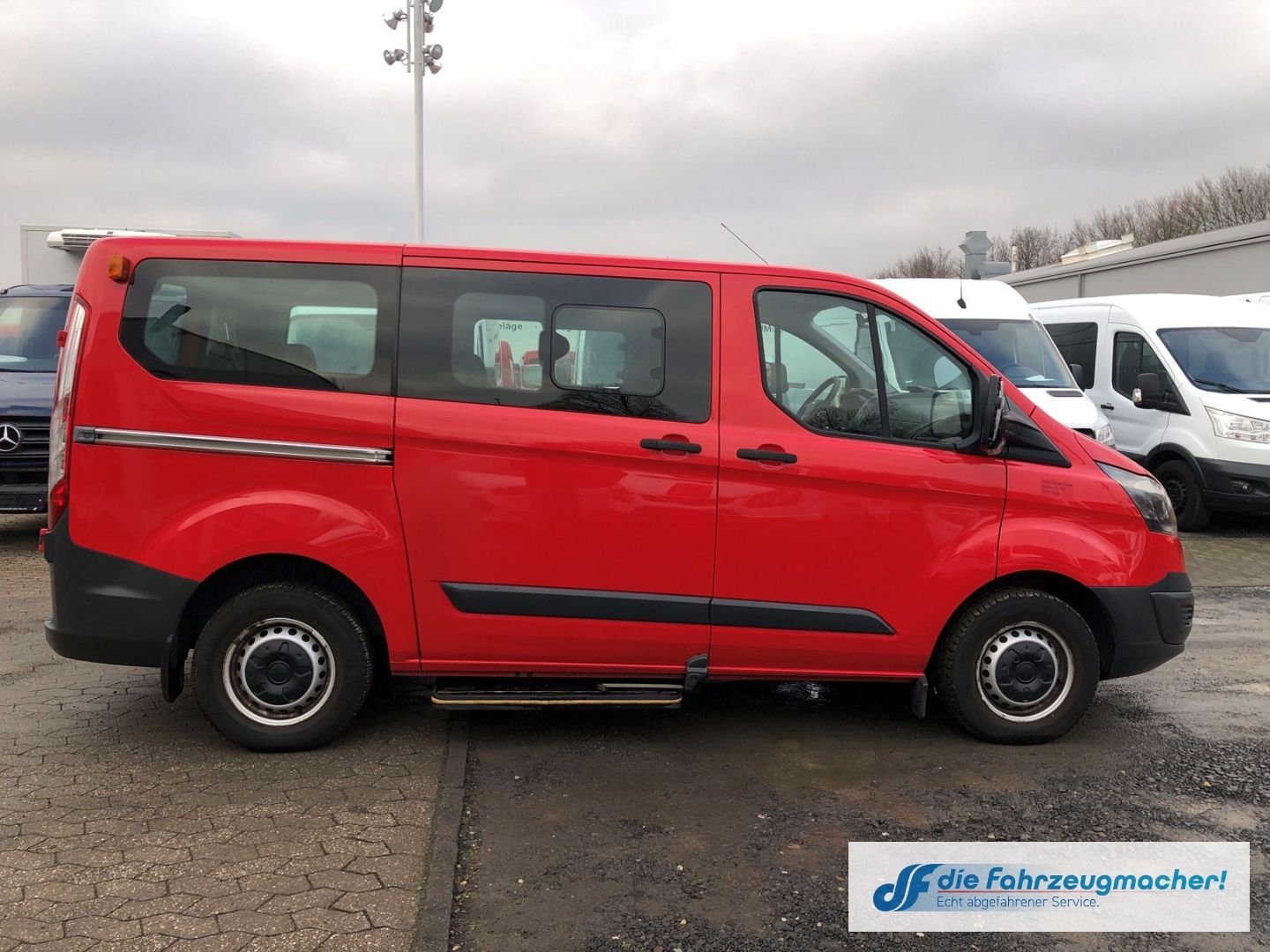 Fahrzeugabbildung Ford Transit Custom Kombi 300 L1 2.2 TDCi *1447 *EXPO