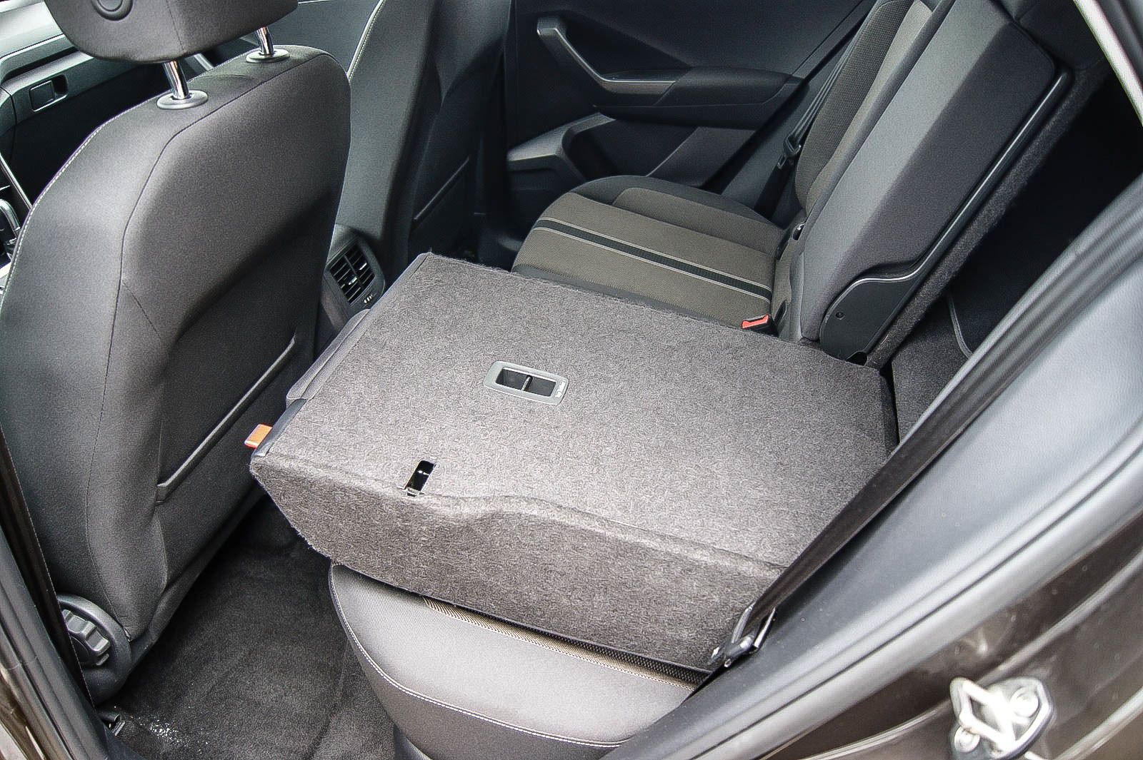 Fahrzeugabbildung Volkswagen T-Roc 15TSI DSG Style STHZG NAVI KAMERA 1HAND AC
