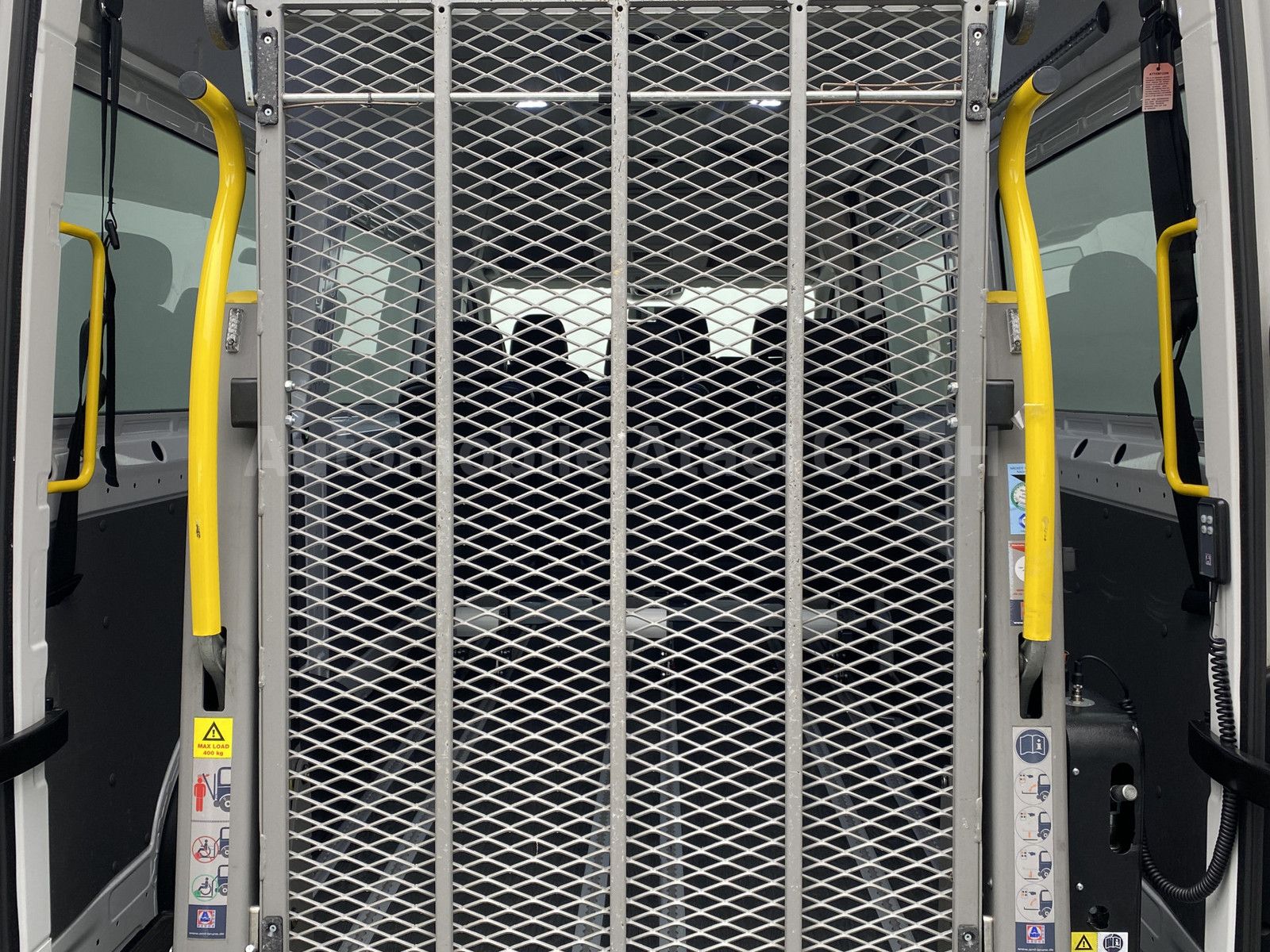 Fahrzeugabbildung MAN TGE 3.140 Kombi *ROLLSTUHL-LIFT* 6-SITZE 9331