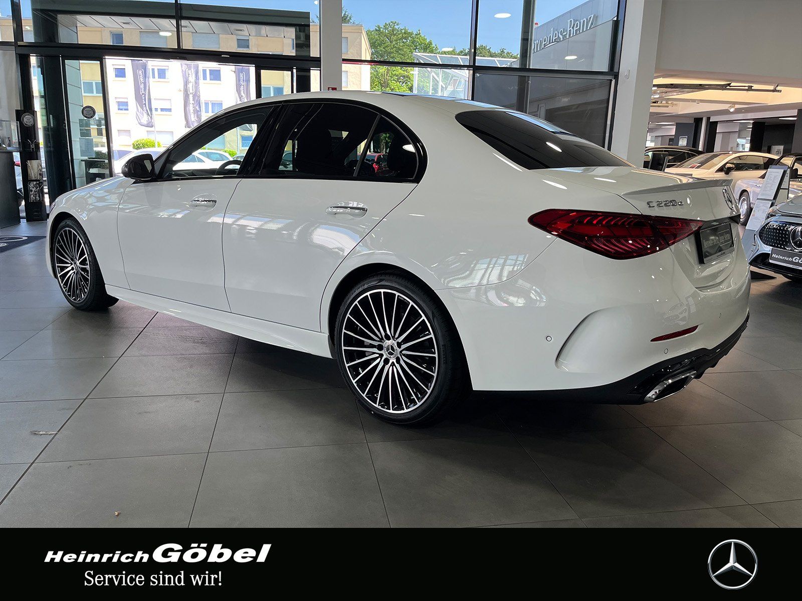 Fahrzeugabbildung Mercedes-Benz C 220 d AMG+PANO+AHK+NIGHT+DIGITAL+360°+CARPLAY