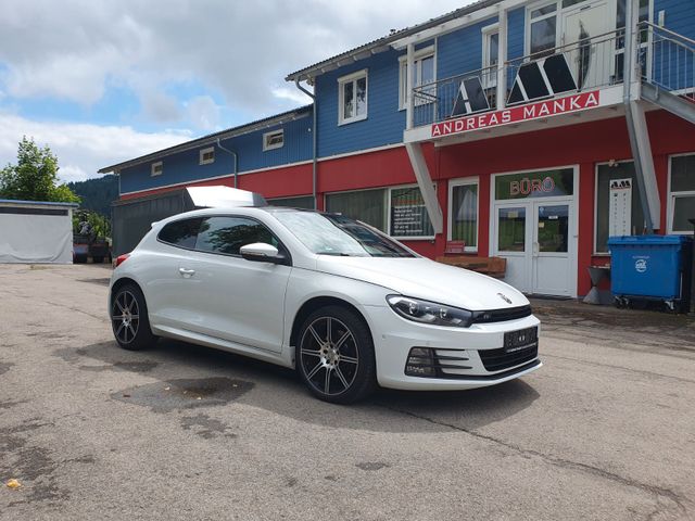Volkswagen Scirocco R-Line/NAVI/Leder/Panoramadach/TÜV NEU