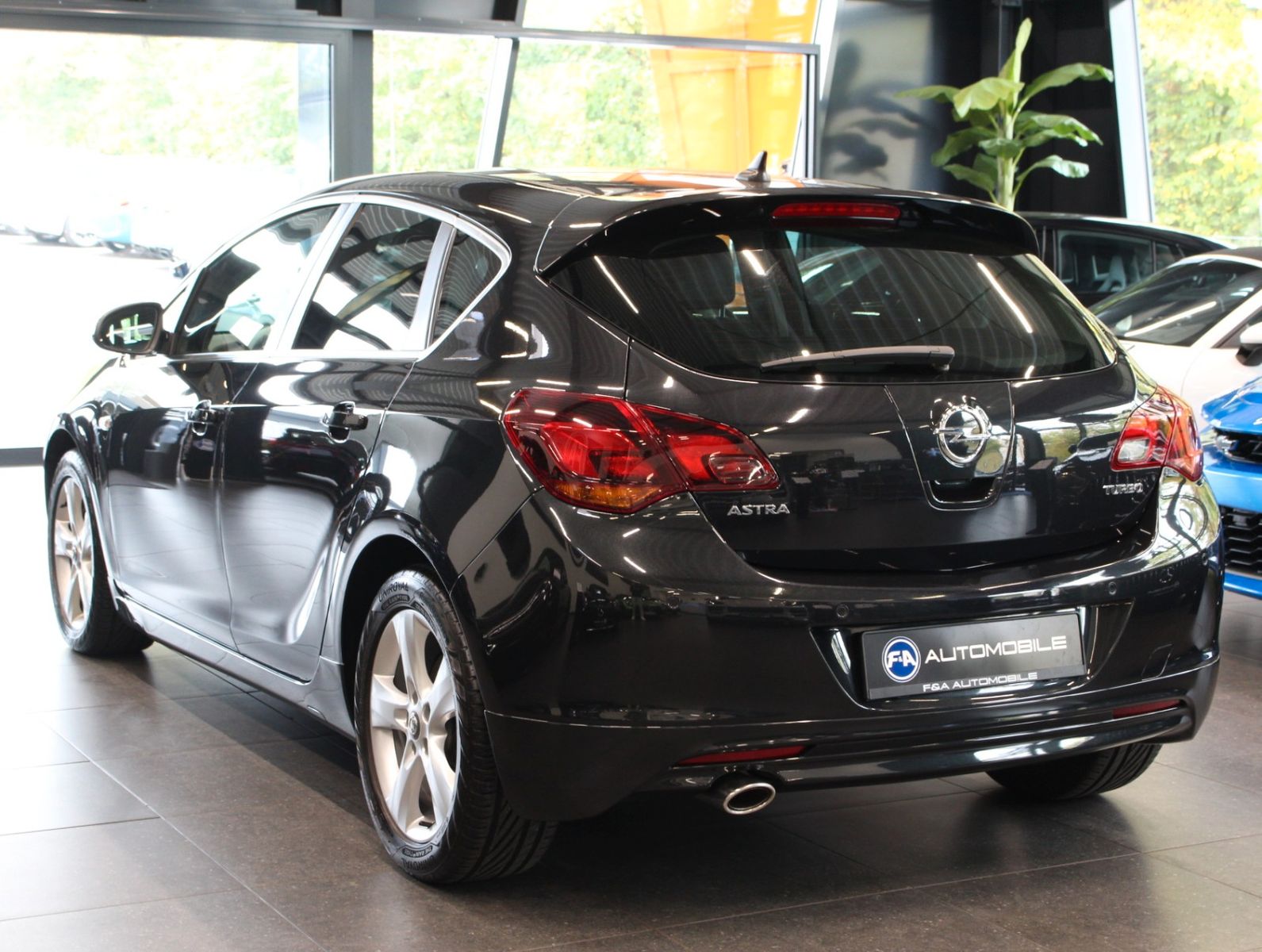 Fahrzeugabbildung Opel Astra 1.6 Edition Sport*Navi*Bi-Xenon*PDC