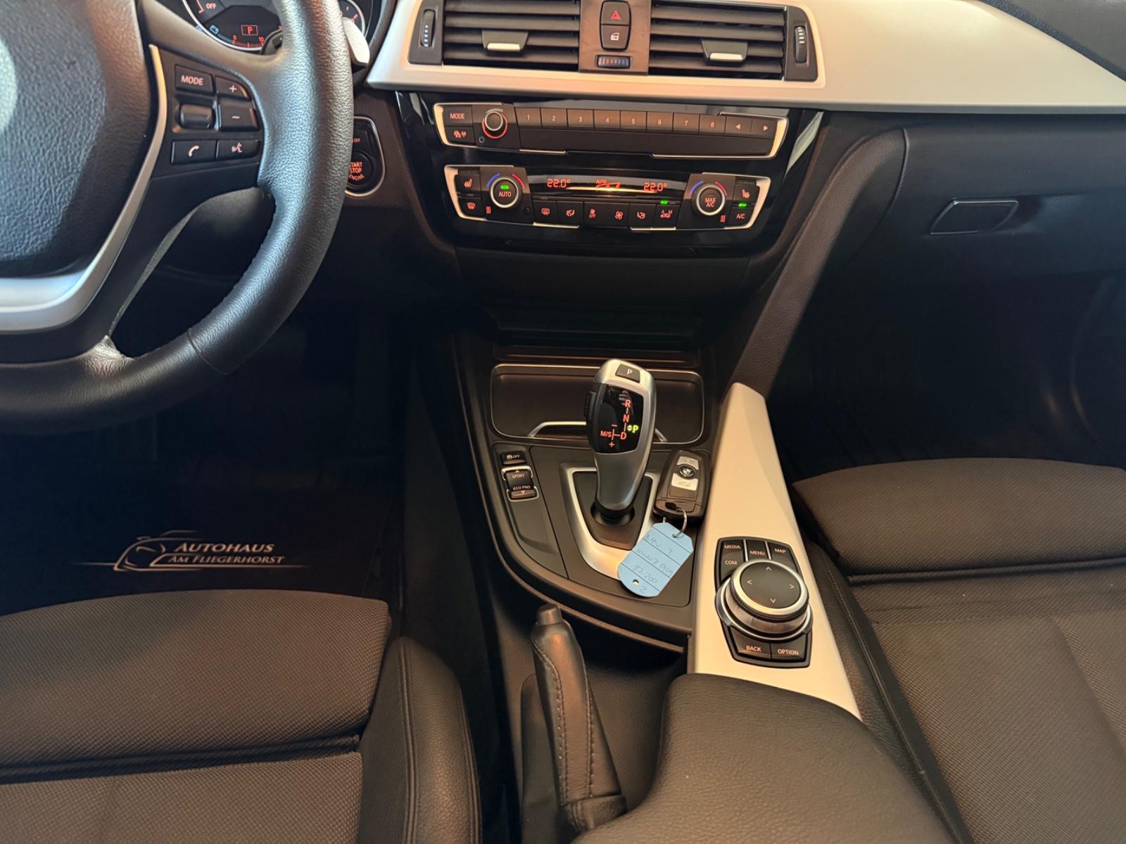 BMW 320i Touring Advantage LED/Memory/HUD/Pano/ACC