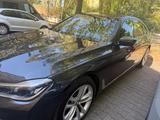 BMW 750d xDrive -, Sophistograu Brillanteffekt metal - BMW 750 von privat