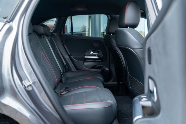 Mercedes-Benz GLA 200/ NIGHT PAKET/ MULTIBEAM/ PREMIUM Mercedes-Benz GLA 200/ NIGHT PAKET/ MULTIBEAM/ PREMIUM