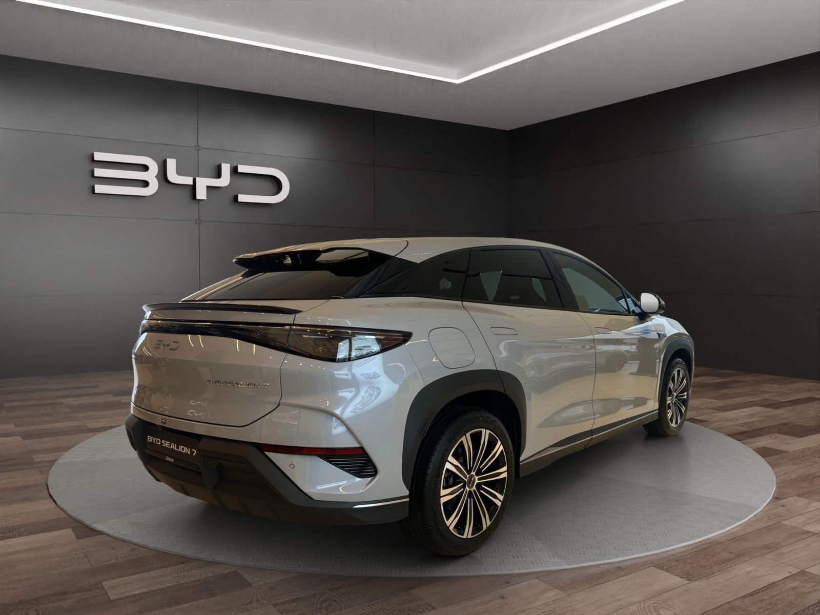 BYD SEALION 7
