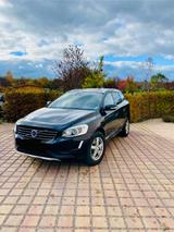 Volvo XC60 D5 AWD Geartronic Summum AHK Pano SHZ 