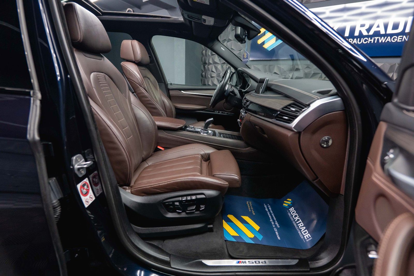 Fahrzeugabbildung BMW X5 M50d Performance *Pano*CarPlay*DAB*360°*  19%