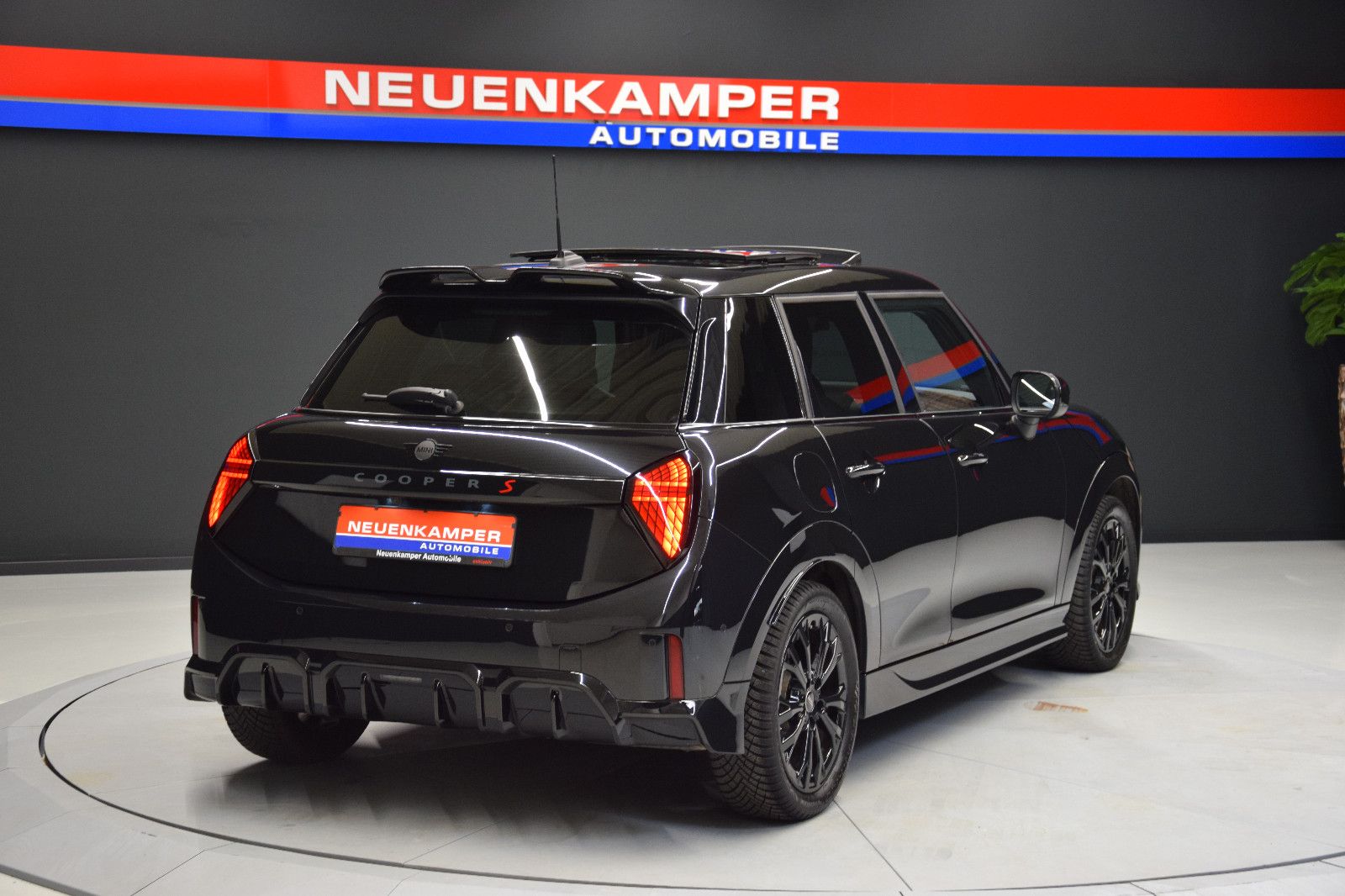 Fahrzeugabbildung MINI Cooper S John Cooper Works Trim 5-Türen Pano HuD