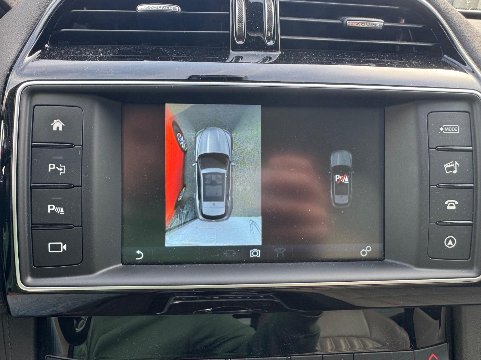 JAGUAR F-PACE PORTFOLIO AWD | 300 ch | BVA | HAYON ÉLECTRIQUE | RÉGLAGE ÉLECTRIQUE DES SIÈGES AVEC FONCTION MÉMOIRE | TOIT OUVRANT
