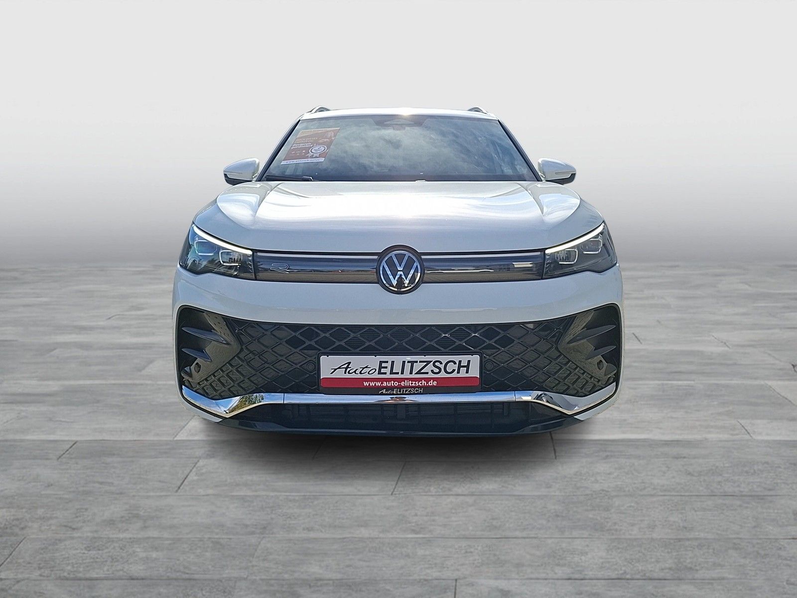 Fahrzeugabbildung Volkswagen Tiguan TDI R-Line DSG LEDplus AHK Navi AID ACC R
