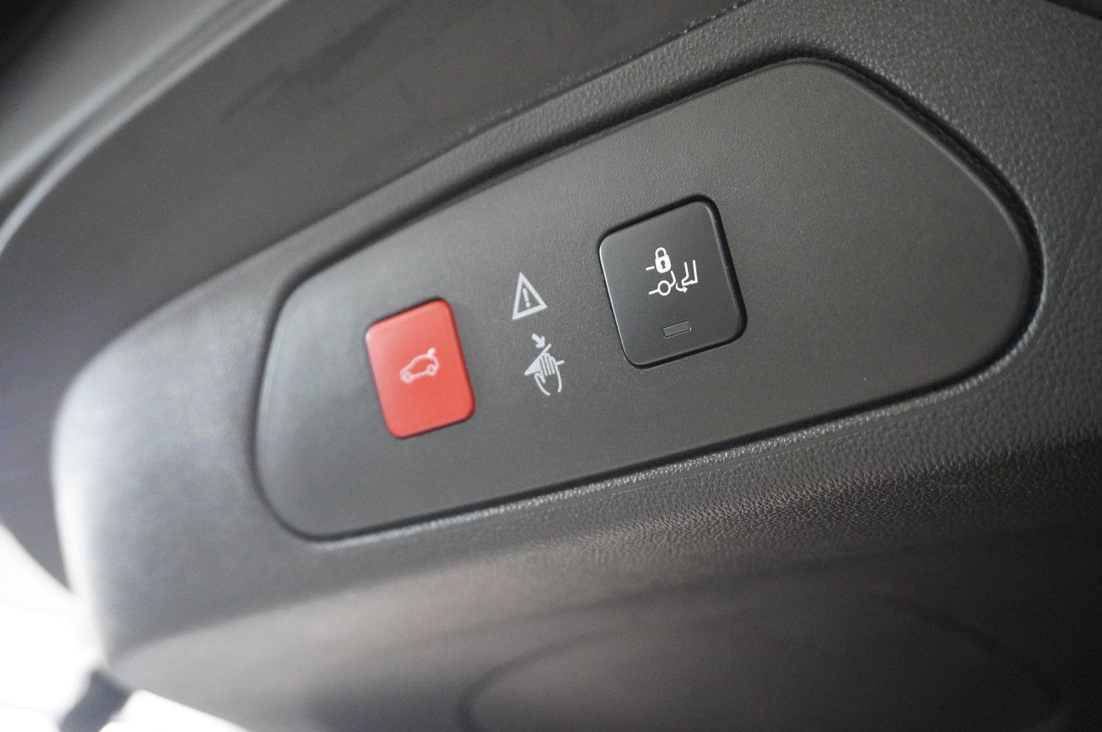 Fahrzeugabbildung Opel Grandland (X) 1.6 HYBRID ELEGAN. NAVI/KAMERA/AHK