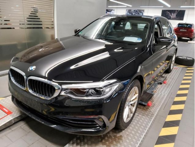 BMW 520d xDrive Sport Line HUD/Drive&ParkAss/Winter