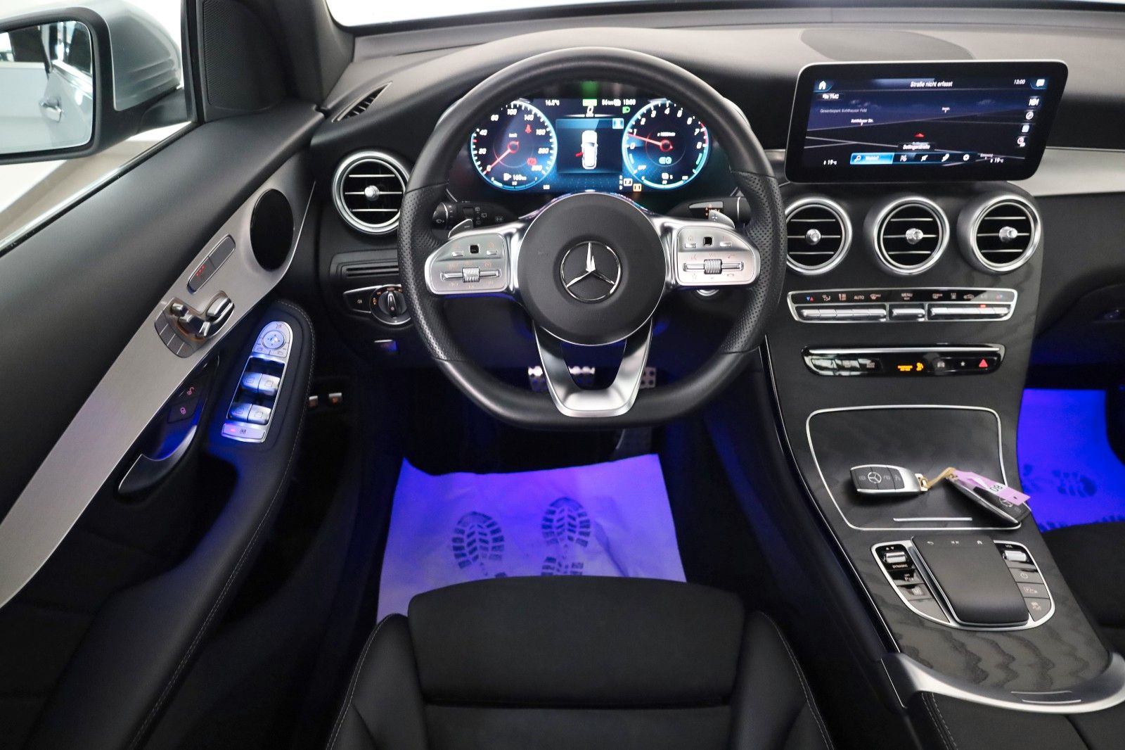 Fahrzeugabbildung Mercedes-Benz GLC 300 e 4M,AMG-line, Navi,LED,360Kam,Pano,AHK
