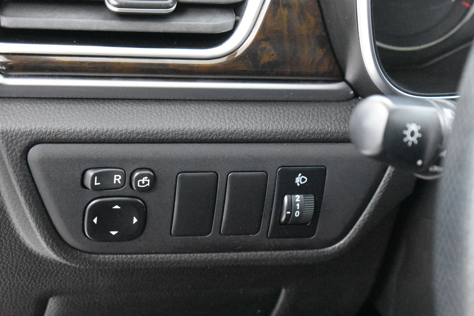 DFSK Fengon 580 1.5T CVT >7SI+PANO+360+NAVI+LEDER+LED - Image 25