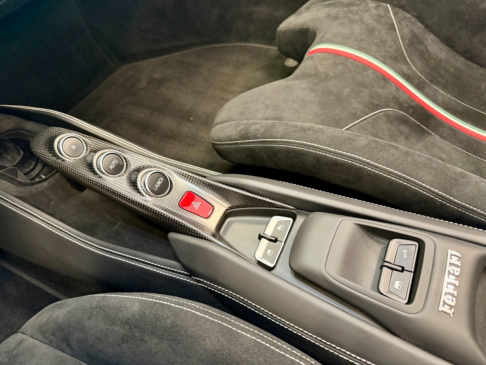 Fahrzeugabbildung Ferrari F8 Spider Carbon Racing Seats/LIFT/LED