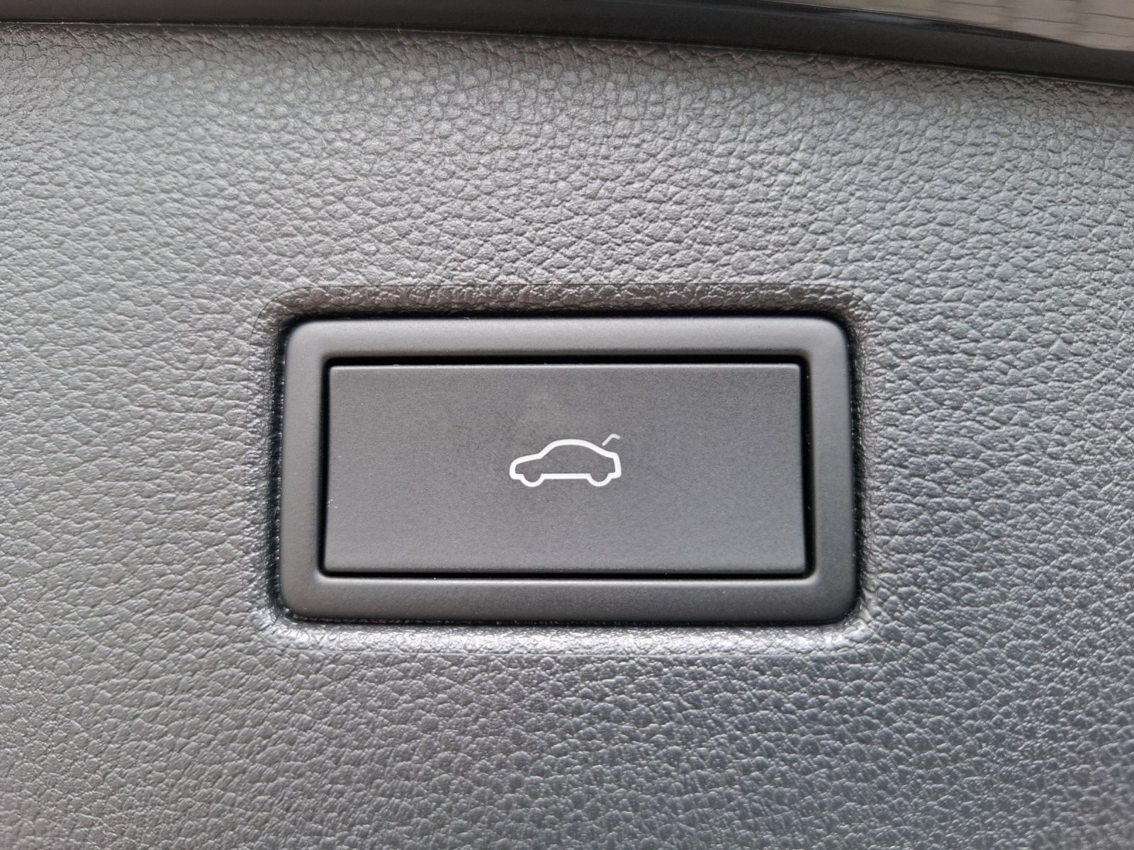 Fahrzeugabbildung Volkswagen Tiguan TSI R-Line 4M DSG Matrix AHK Navi Pano AI