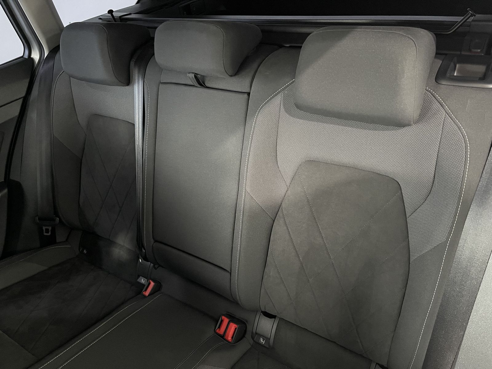 Fahrzeugabbildung Volkswagen Golf Life 2.0 TDI*AHK*LED-Matrix*Cam*ACC*Navi*