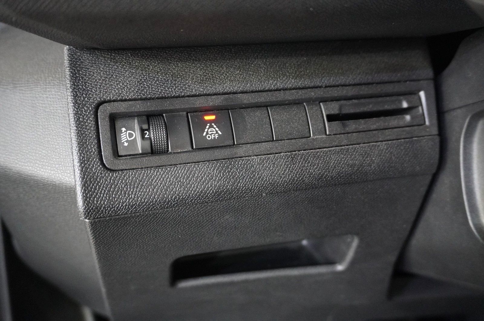 Fahrzeugabbildung Peugeot 3008 1.5D ALLURE NAVI/LED/KAMERA/SPORT/VIRTU/AHK