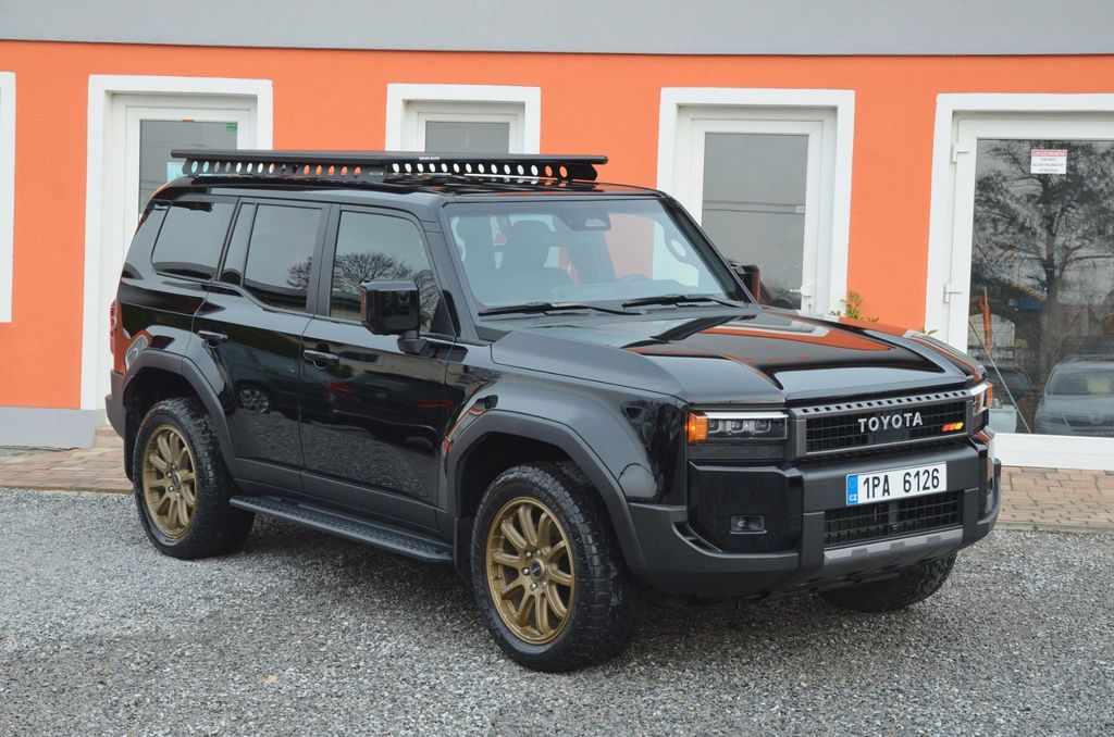 Image of Toyota Land Cruiser