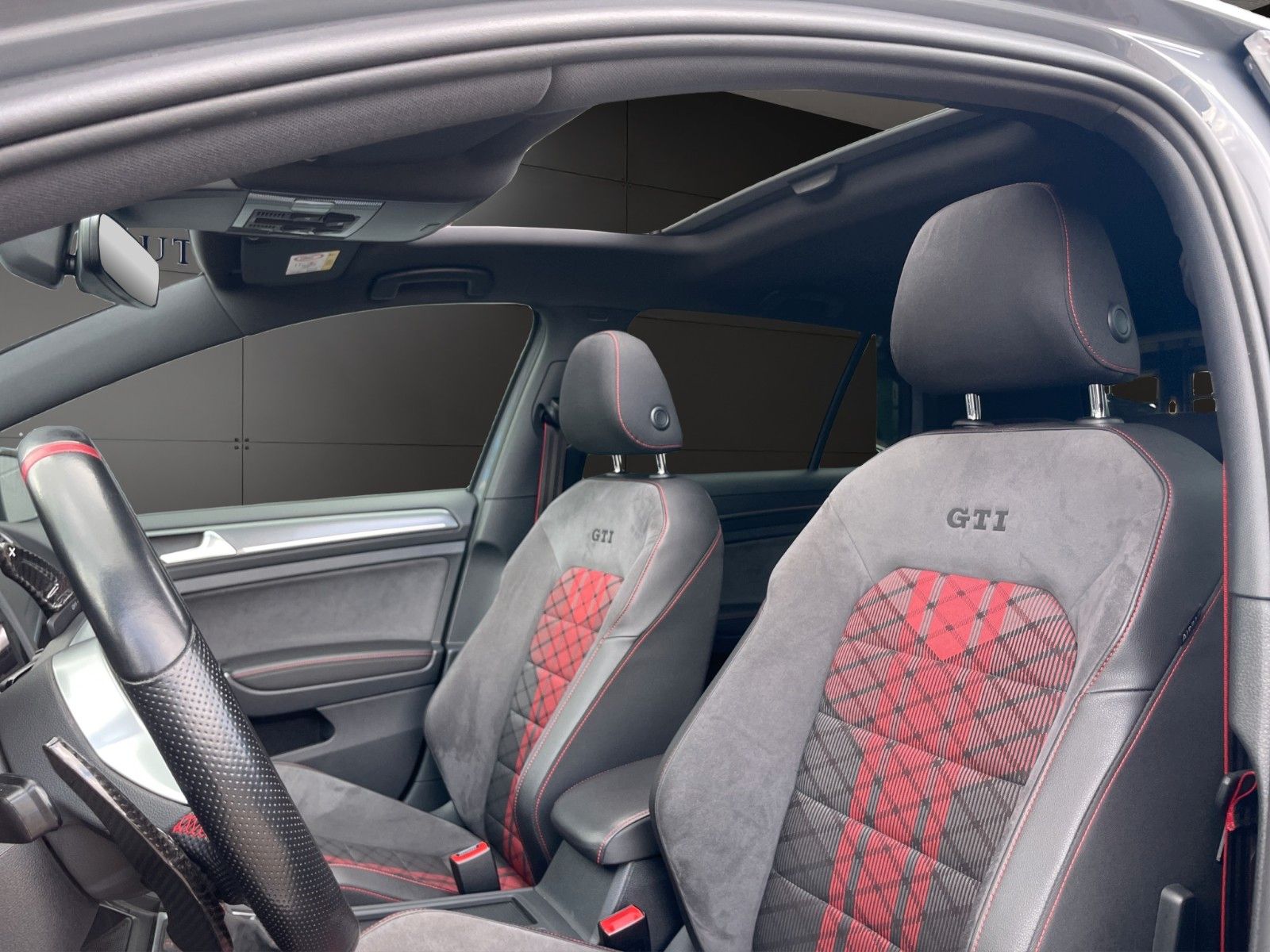 Fahrzeugabbildung Volkswagen Golf VII Lim. GTI TCR *Pano*Kamera*Carplay*ACC
