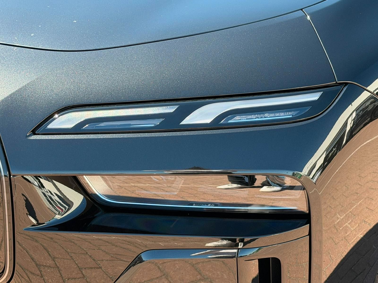 Fahrzeugabbildung BMW 740 d xDrive M Sport Pro*B&W*MASS*PAN*STHZ*CON*