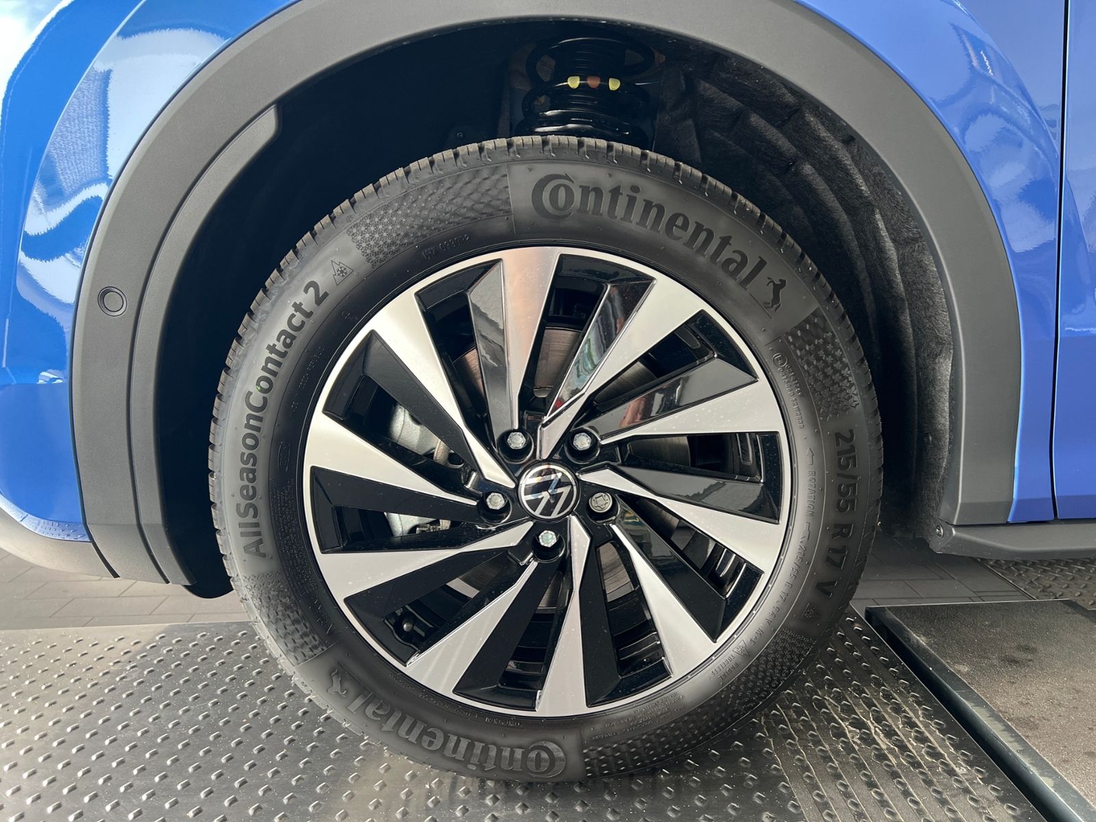 Fahrzeugabbildung Volkswagen T-Roc Life 1.5 eTSI DSG  *AHK, Ganzjahresreifen,
