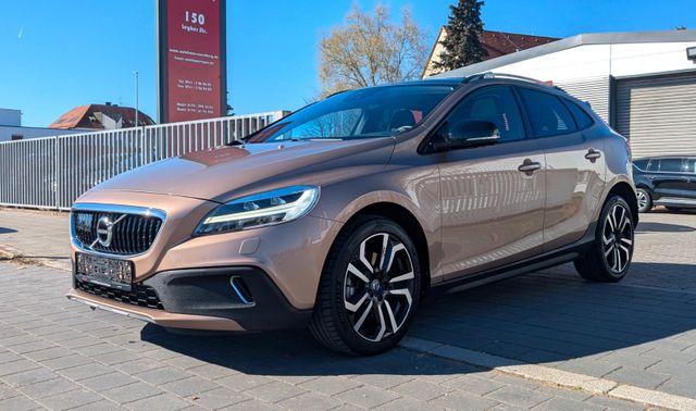 Volvo V40 Cross Country Summum / Leder / Pano.