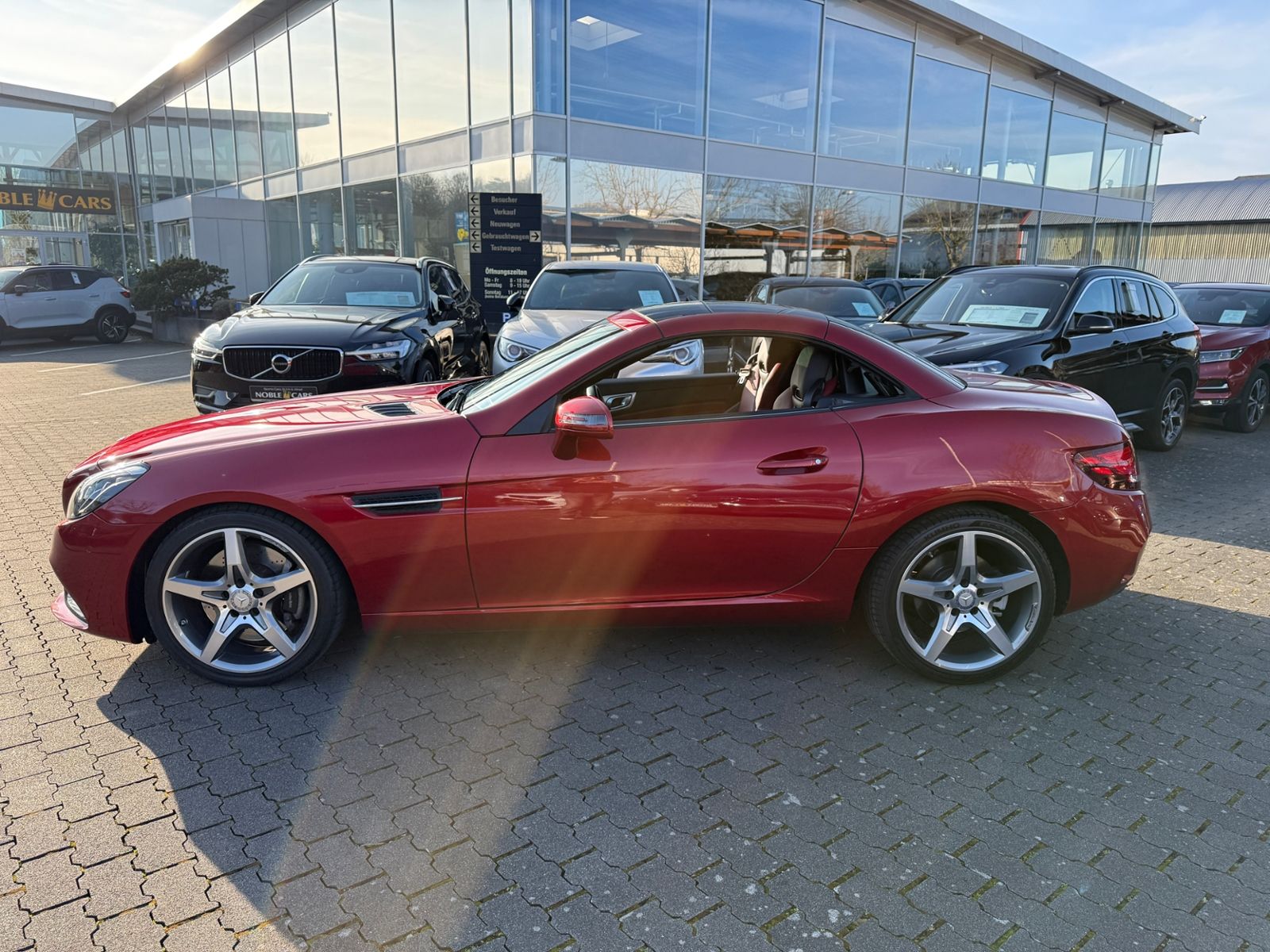 Fahrzeugabbildung Mercedes-Benz SLC 200 Roadster LED NAVI ALU